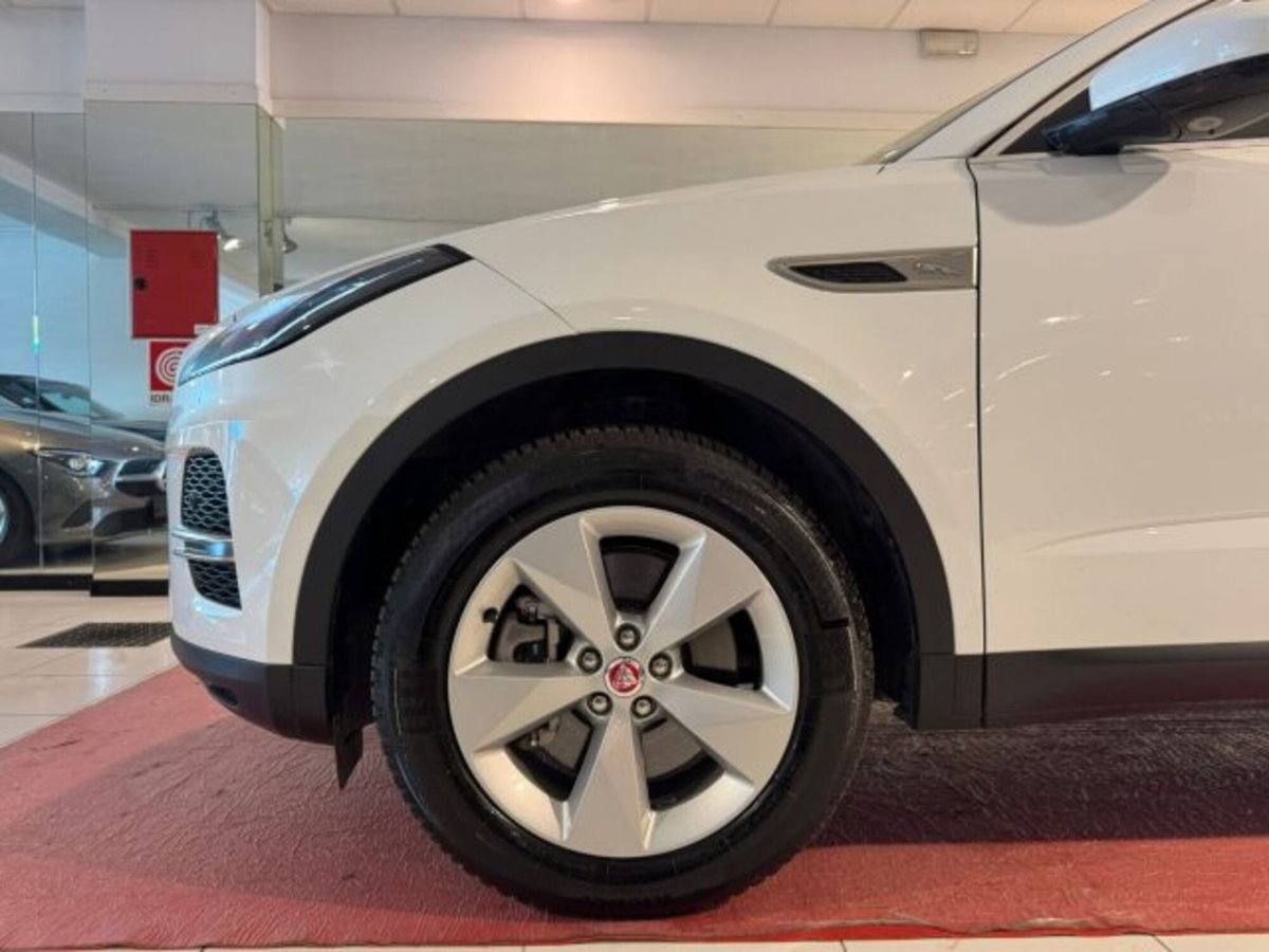 Jaguar E-Pace 2.0d i4 mhev R-Dynamic S awd 163cv auto (4)