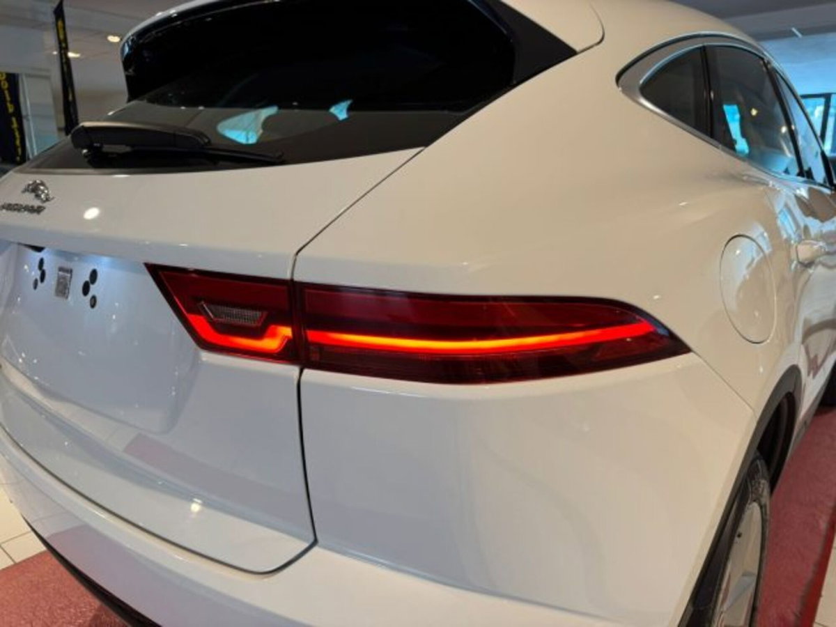 Jaguar E-Pace 2.0d i4 mhev R-Dynamic S awd 163cv auto (9)