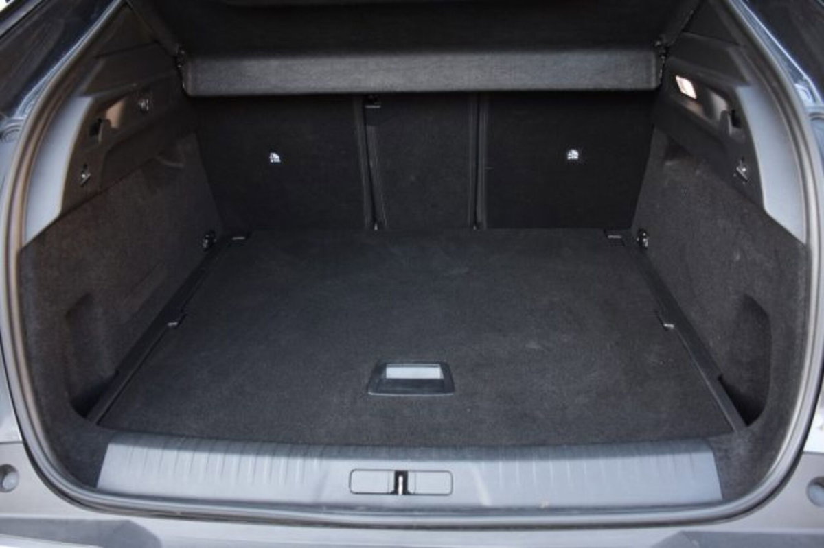 Peugeot 3008 1.2 hybrid Allure Business 145cv e-dcs6 (17)