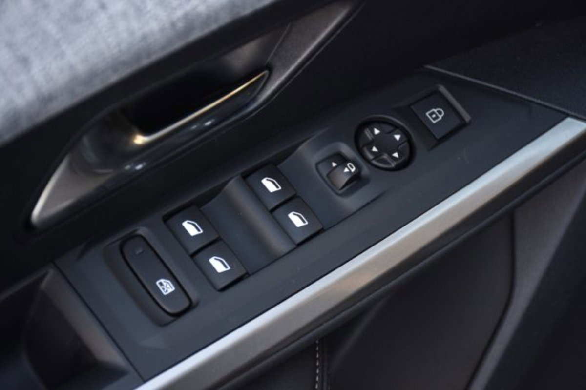 Peugeot 3008 1.2 hybrid Allure Business 145cv e-dcs6 (19)