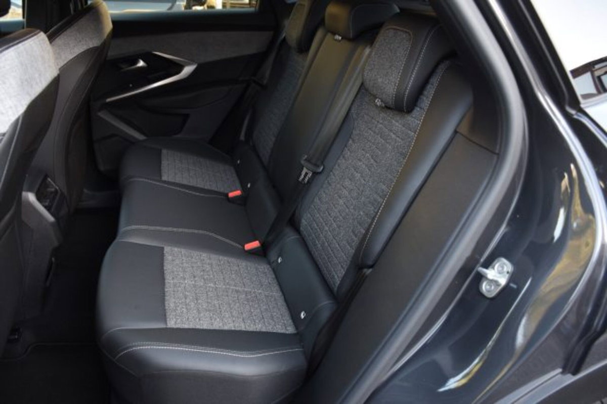 Peugeot 3008 1.2 hybrid Allure Business 145cv e-dcs6 (20)