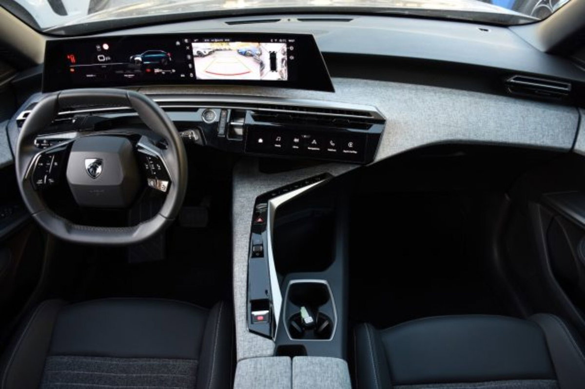 Peugeot 3008 1.2 hybrid Allure Business 145cv e-dcs6 (8)