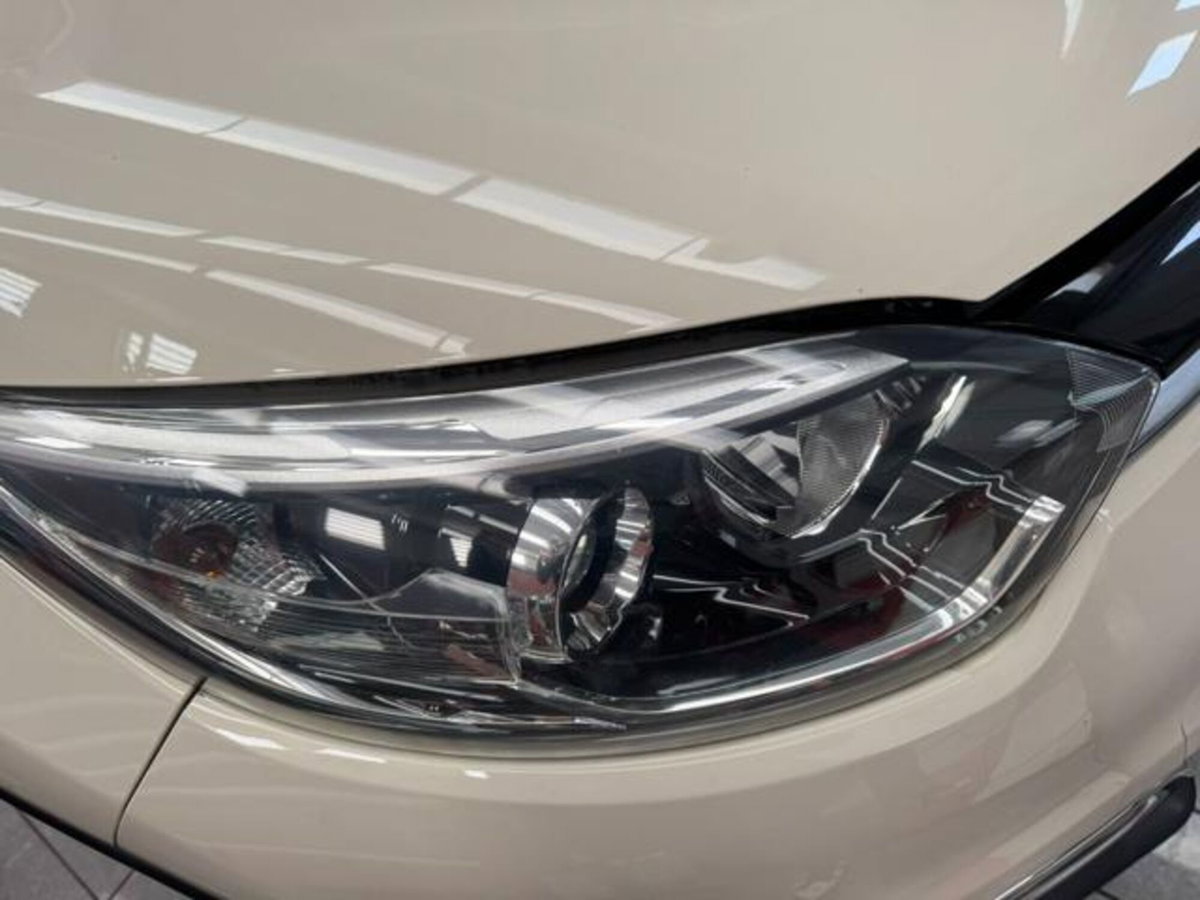 Renault Captur 1.5 dCi 8V 90 CV EDC Energy R-Link (5)