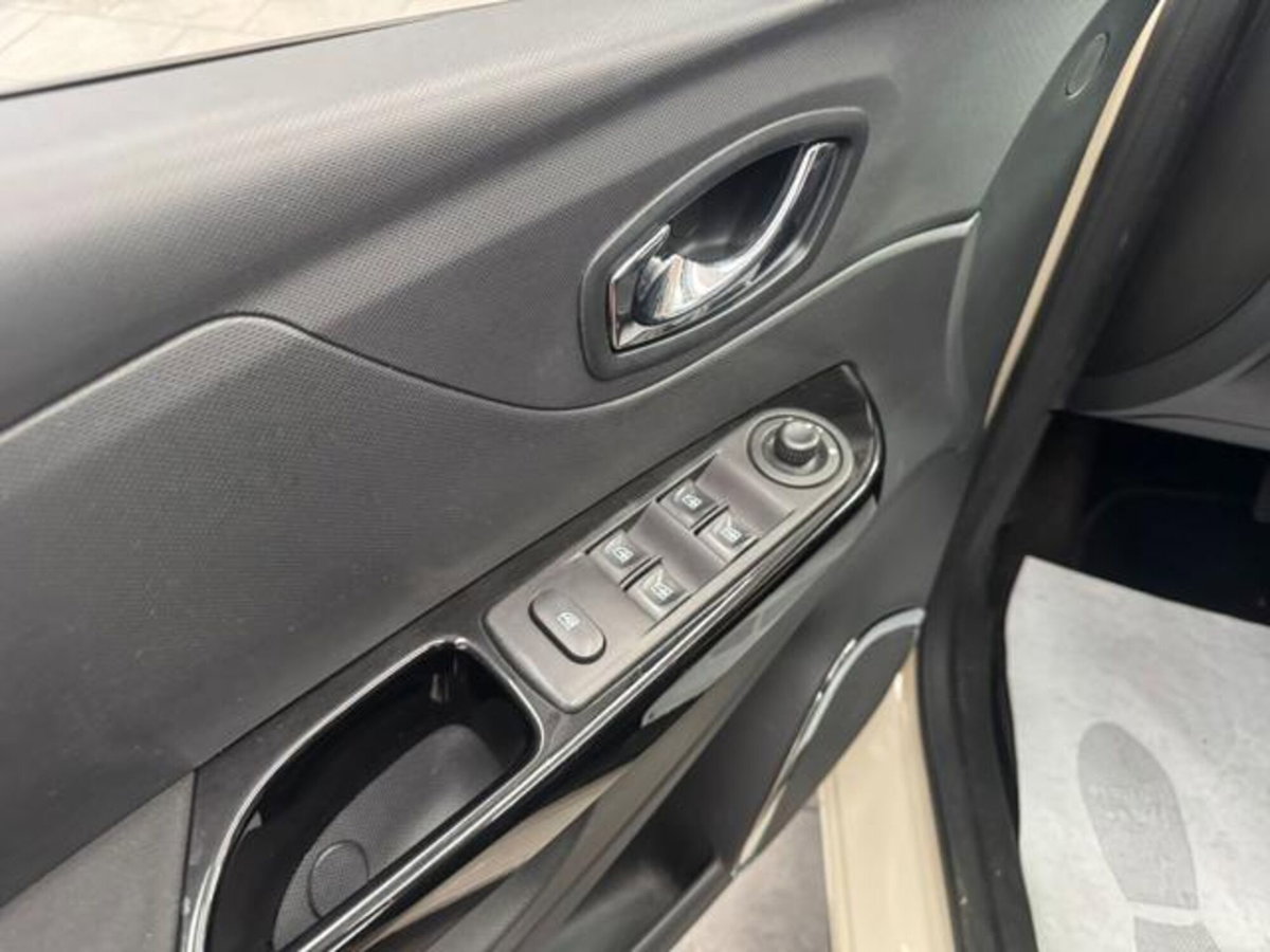 Renault Captur 1.5 dCi 8V 90 CV EDC Energy R-Link (8)