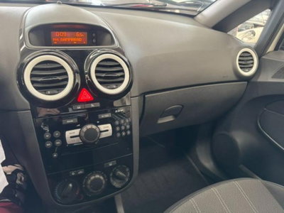 Opel Corsa 1.2 3 porte b-color (11)
