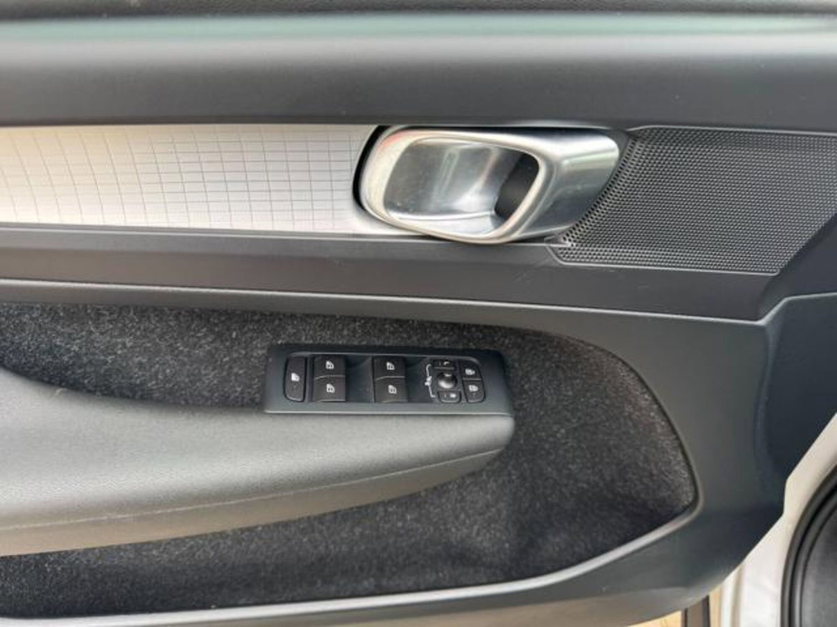 Volvo XC40 D3 AWD Momentum (12)
