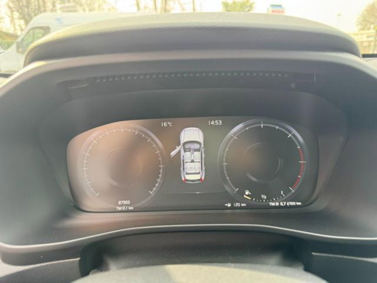Volvo XC40 D3 AWD Momentum (14)