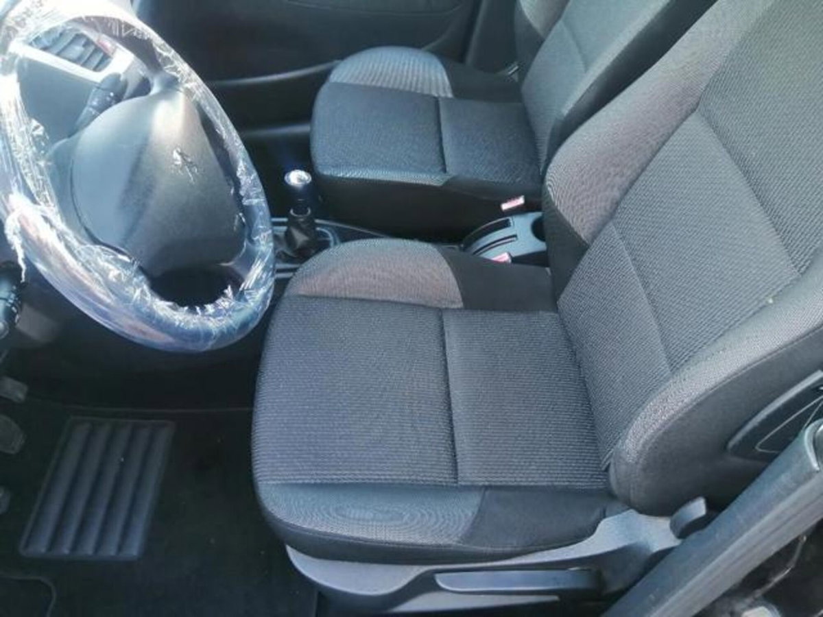 Peugeot 207 SW VTi 95CV Active (16)