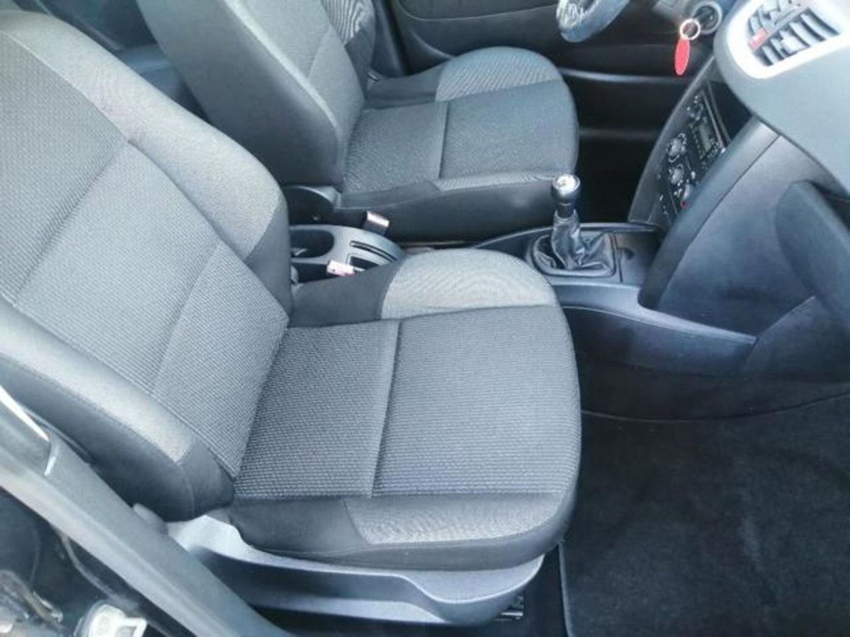 Peugeot 207 SW VTi 95CV Active (17)