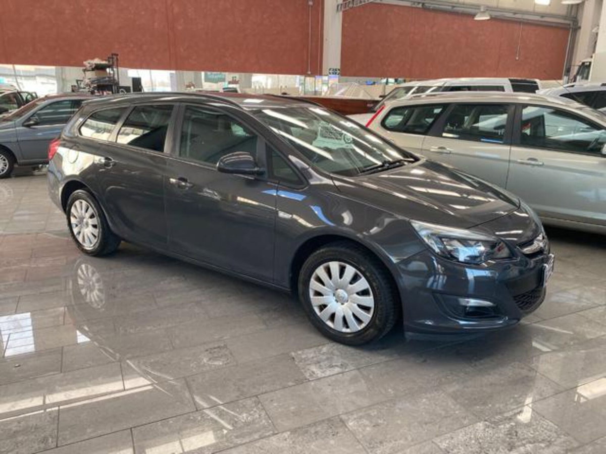Opel Astra Station Wagon 1.4 Turbo 140CV Sports GPL Tech Cosmo (14)