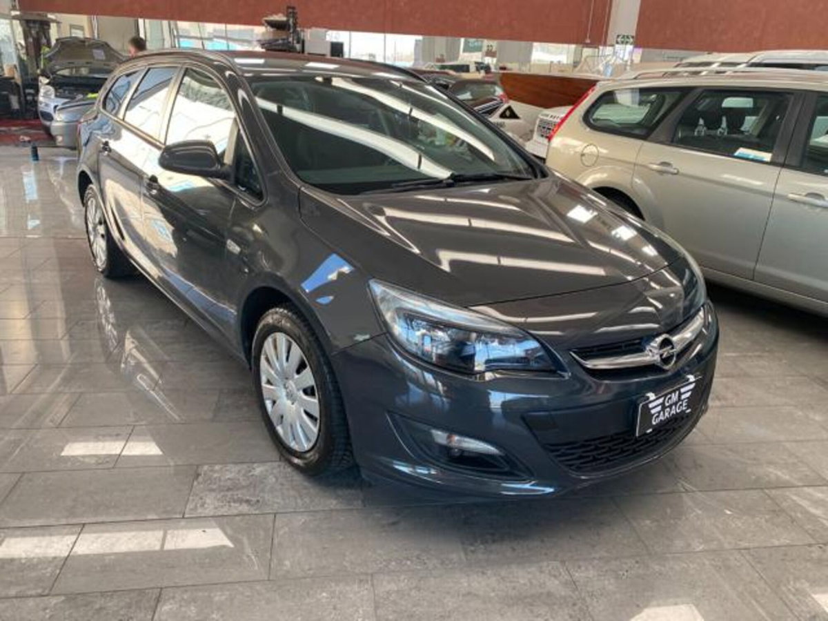 Opel Astra Station Wagon 1.4 Turbo 140CV Sports GPL Tech Cosmo (2)