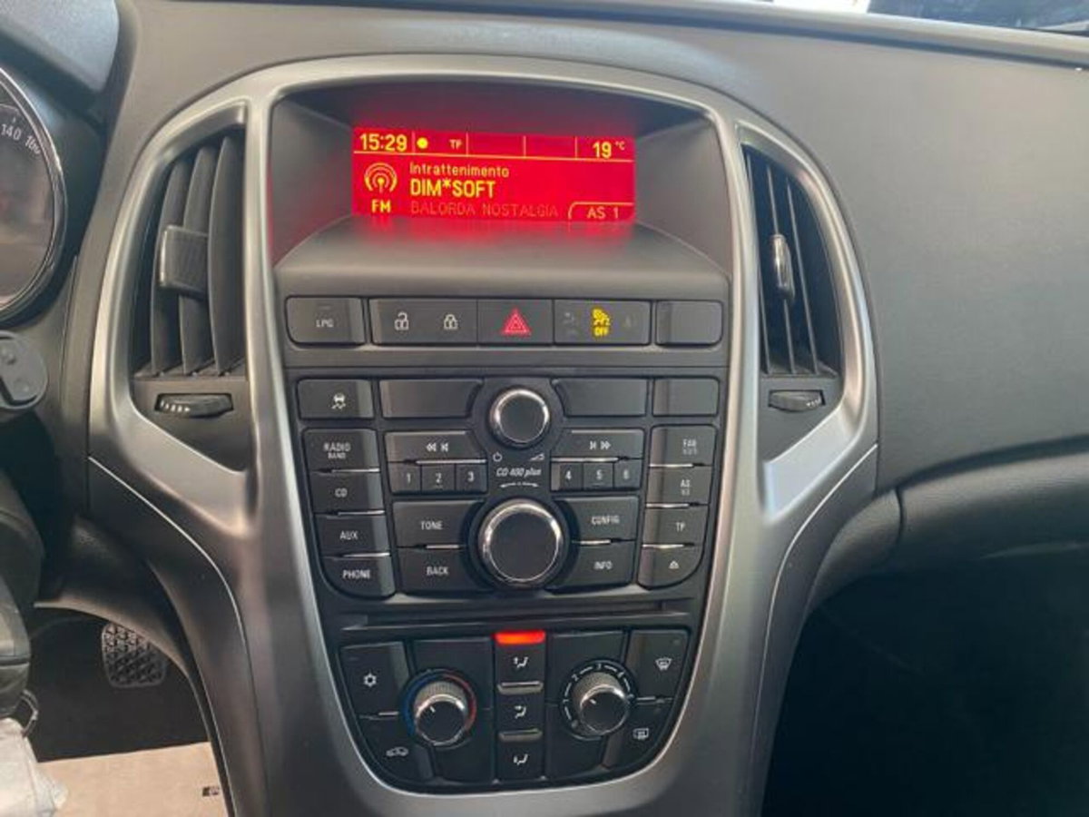 Opel Astra Station Wagon 1.4 Turbo 140CV Sports GPL Tech Cosmo (7)