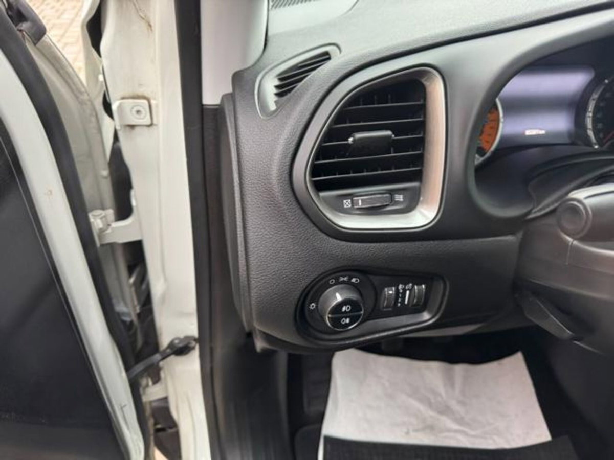 Jeep Renegade 2.0 Mjt 140CV 4WD Active Drive Limited (11)