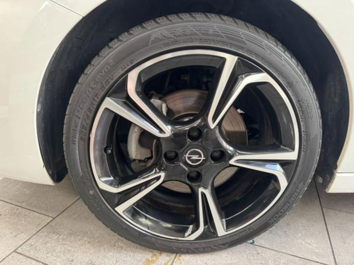 Opel Corsa 1.5 D 100 CV GS Line (6)