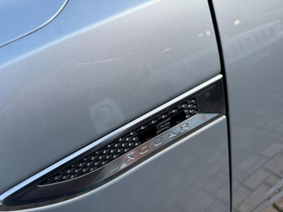 Jaguar E-Pace 2.0D 150 CV AWD aut. R-Dynamic S (12)