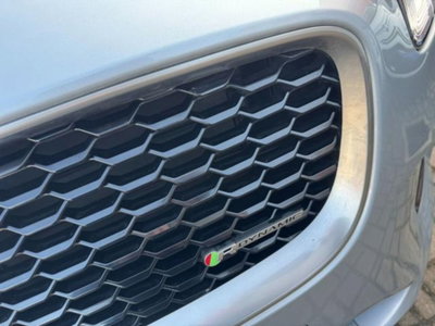 Jaguar E-Pace 2.0D 150 CV AWD aut. R-Dynamic S (9)