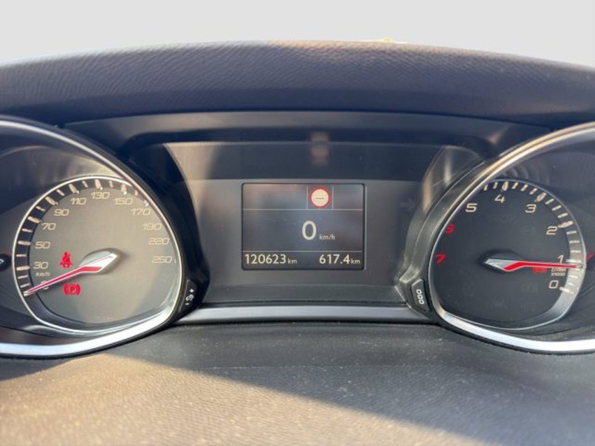Peugeot 308 PureTech Turbo 130 S&S Allure Pack (15)