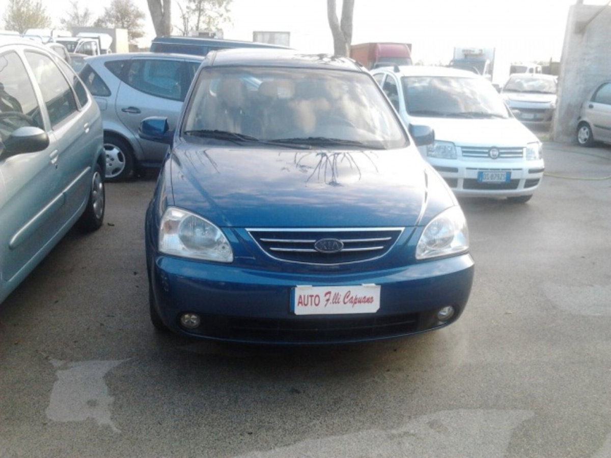 Kia Carens 2.0 16V CRDi LX (2)