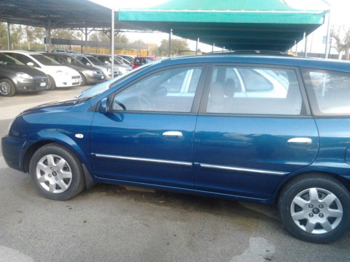 Kia Carens 2.0 16V CRDi LX (4)