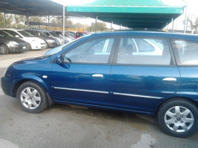 Kia Carens 2.0 16V CRDi LX (4)
