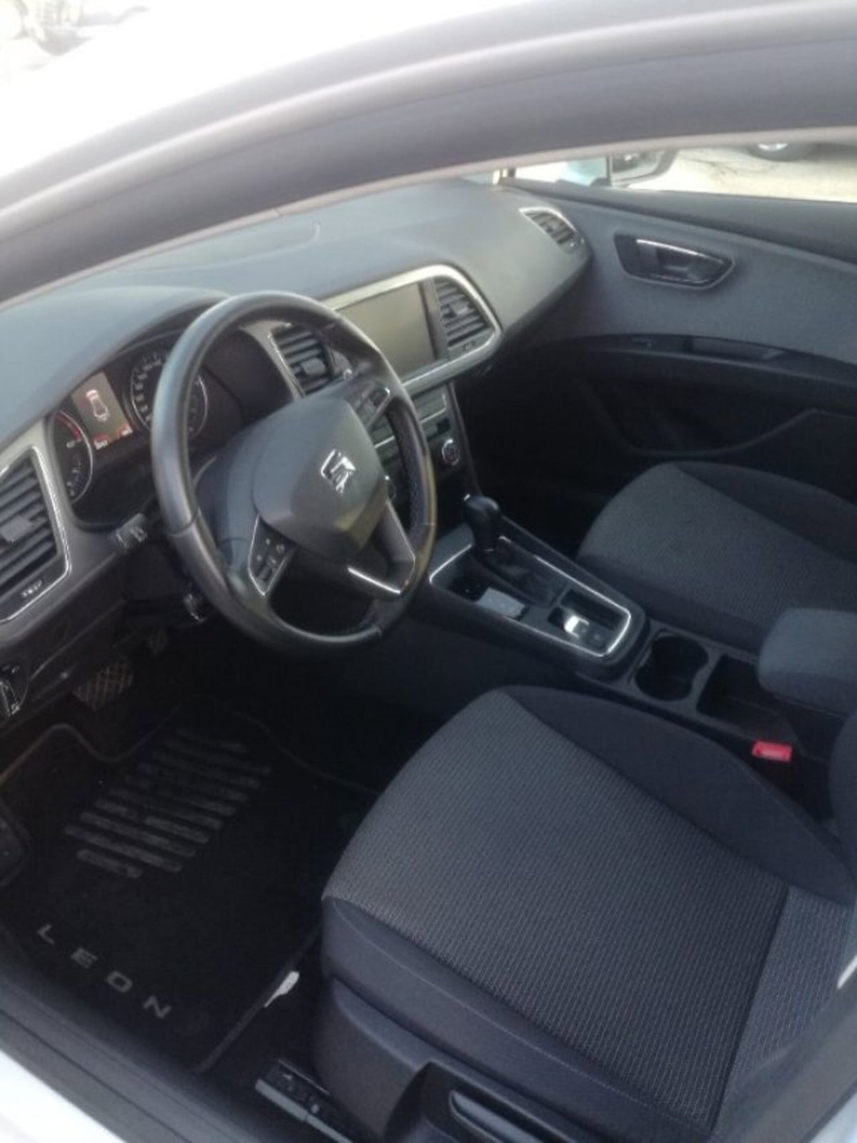 SEAT Leon ST 1.6 TDI 115 CV DSG Business (13)
