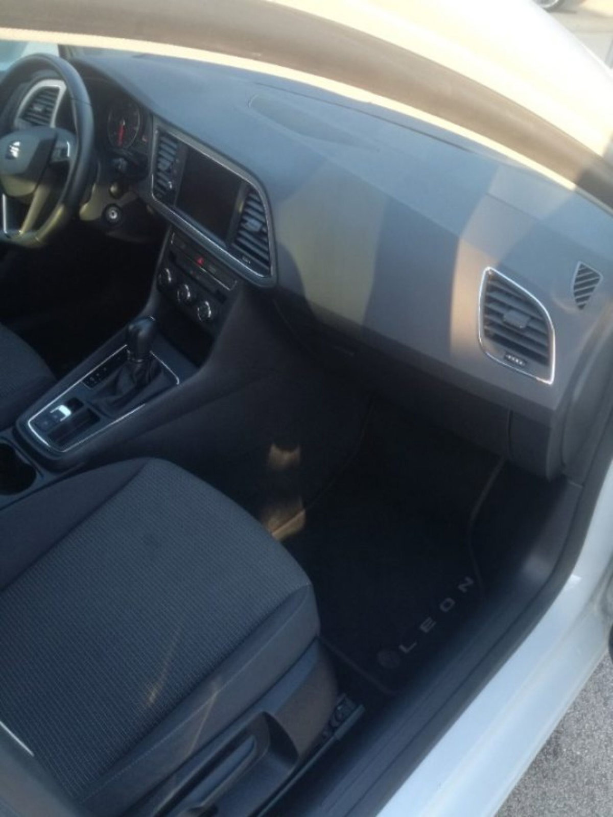 SEAT Leon ST 1.6 TDI 115 CV DSG Business (8)