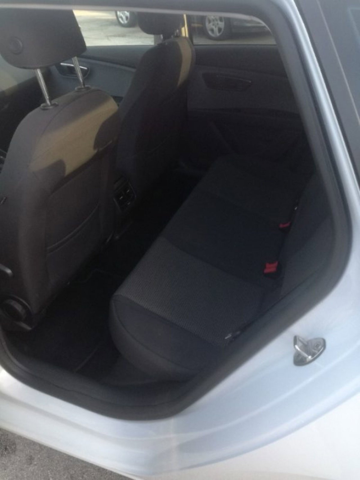 SEAT Leon ST 1.6 TDI 115 CV DSG Business (9)