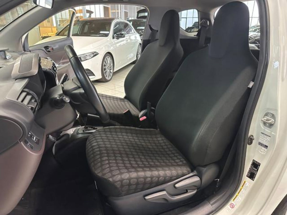 Toyota iQ 1.0 CVT Active (10)