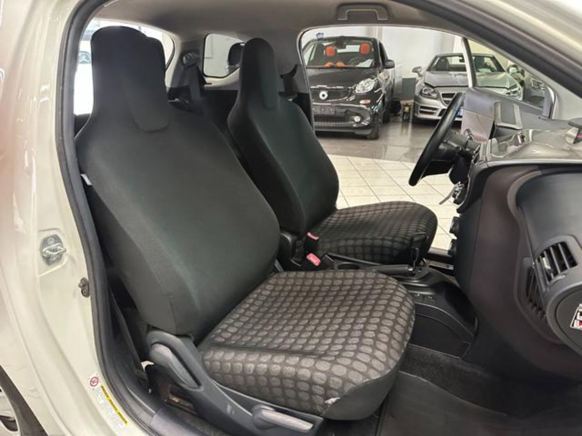Toyota iQ 1.0 CVT Active (11)