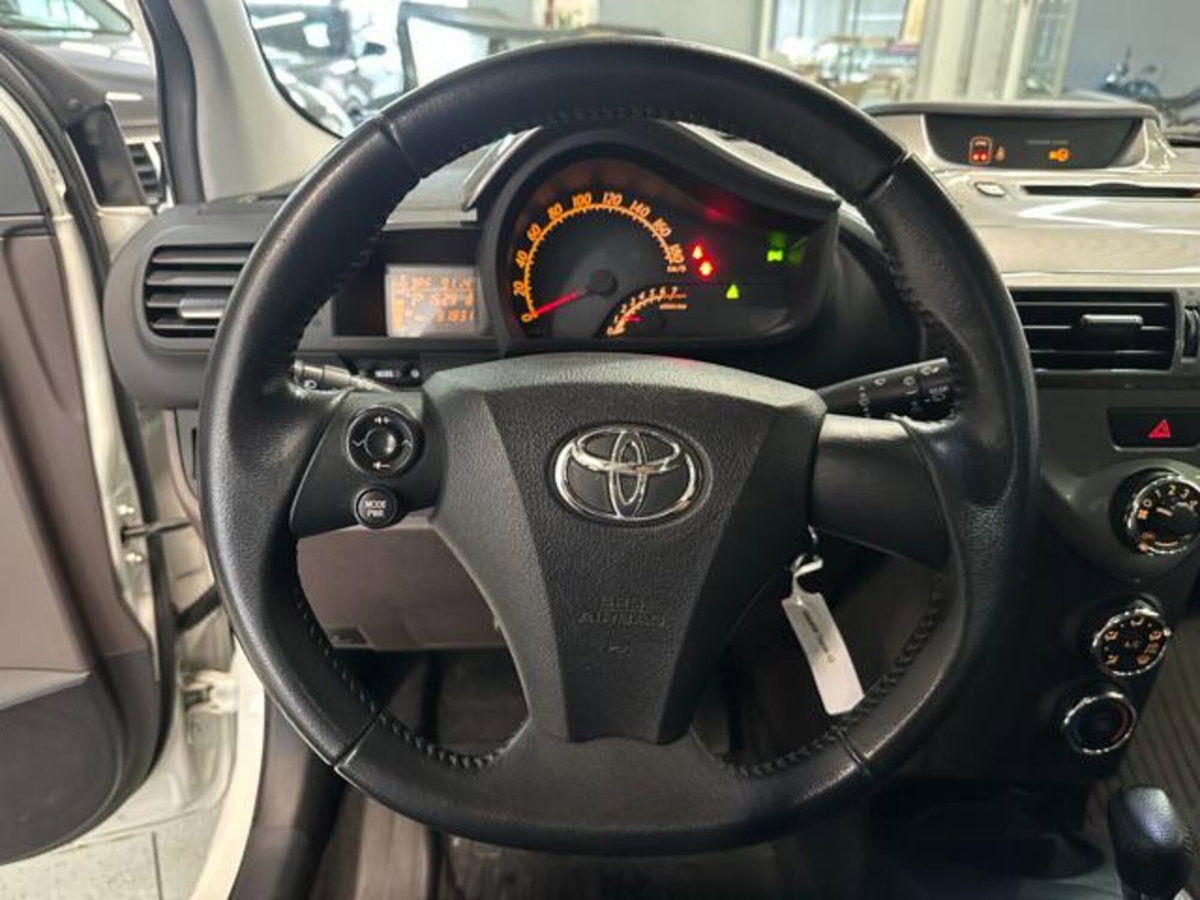 Toyota iQ 1.0 CVT Active (12)