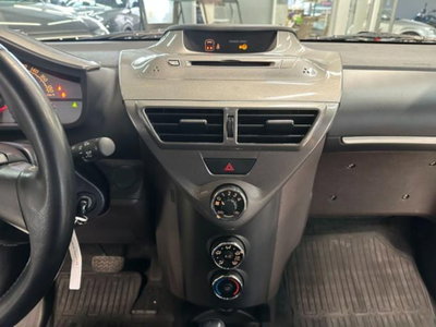 Toyota iQ 1.0 CVT Active (13)