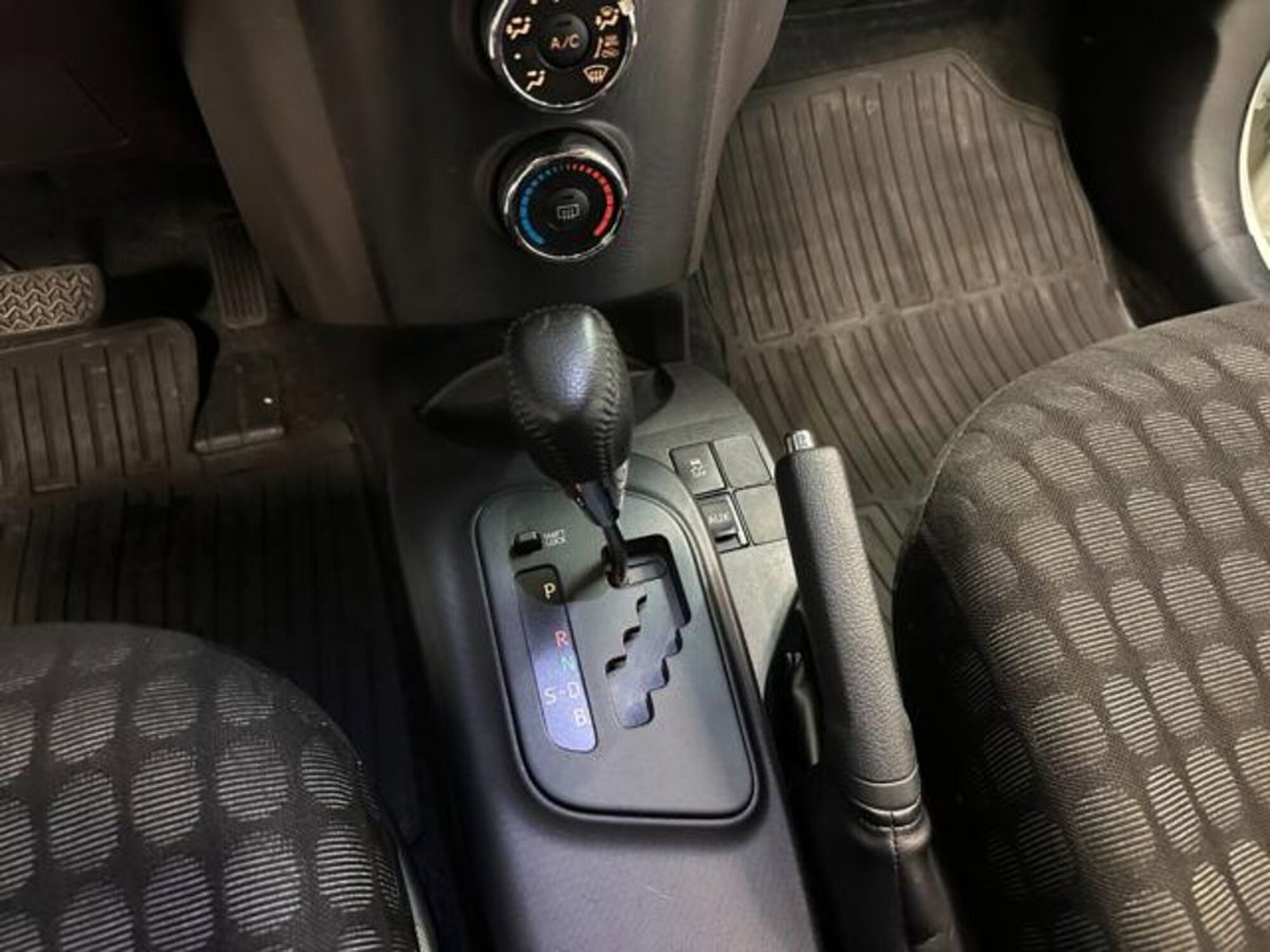 Toyota iQ 1.0 CVT Active (14)