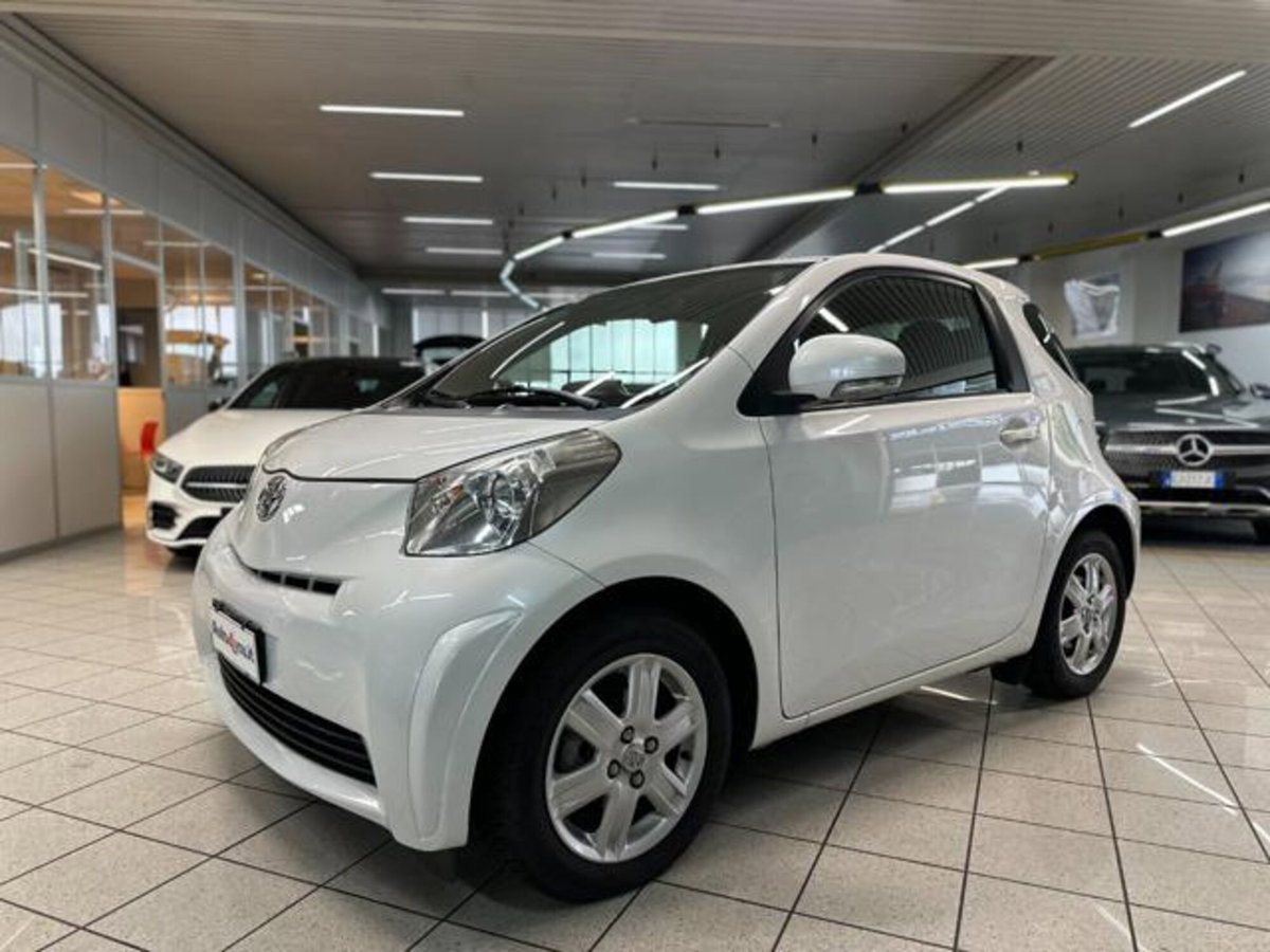 Toyota iQ 1.0 CVT Active (2)