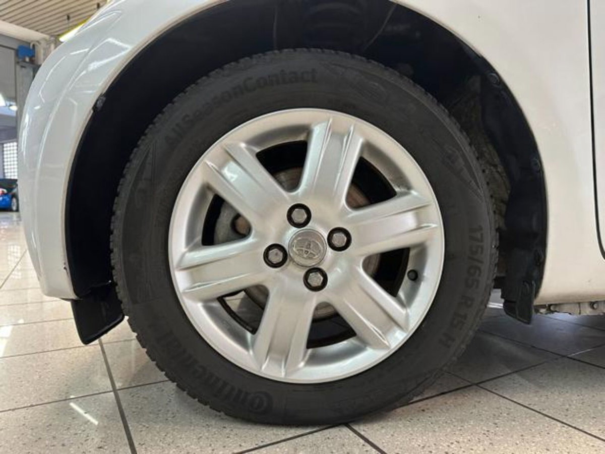 Toyota iQ 1.0 CVT Active (20)