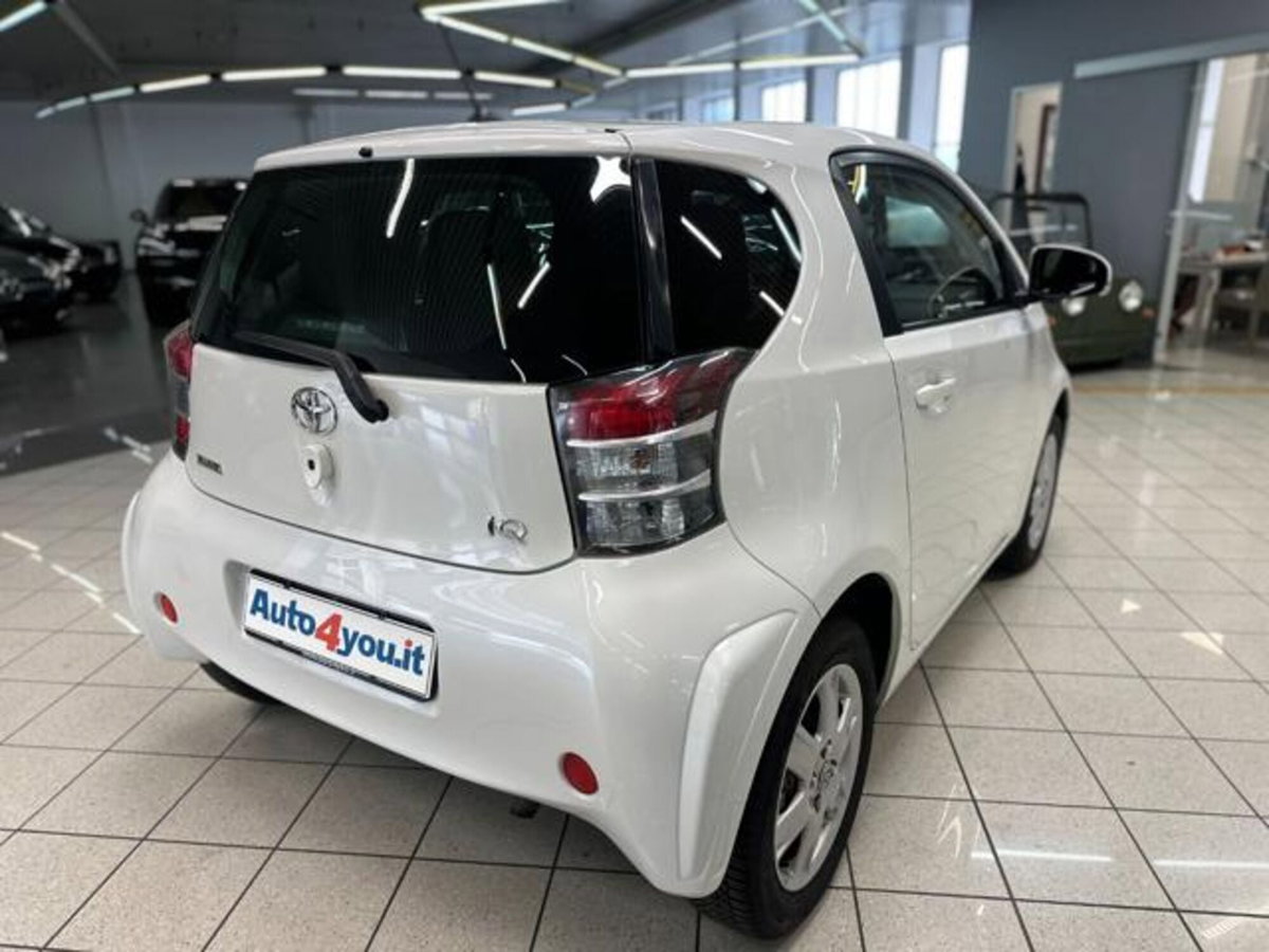 Toyota iQ 1.0 CVT Active (3)