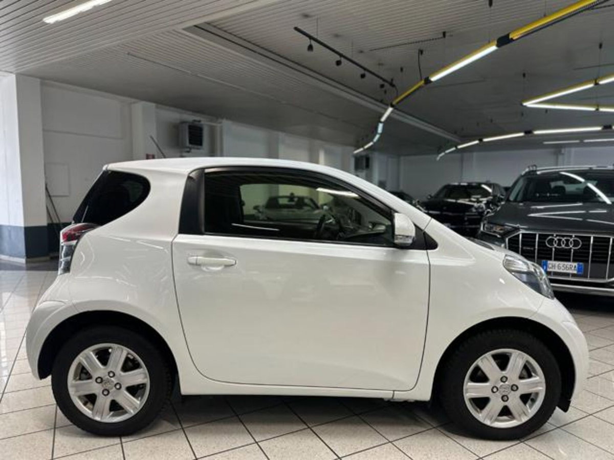 Toyota iQ 1.0 CVT Active (5)