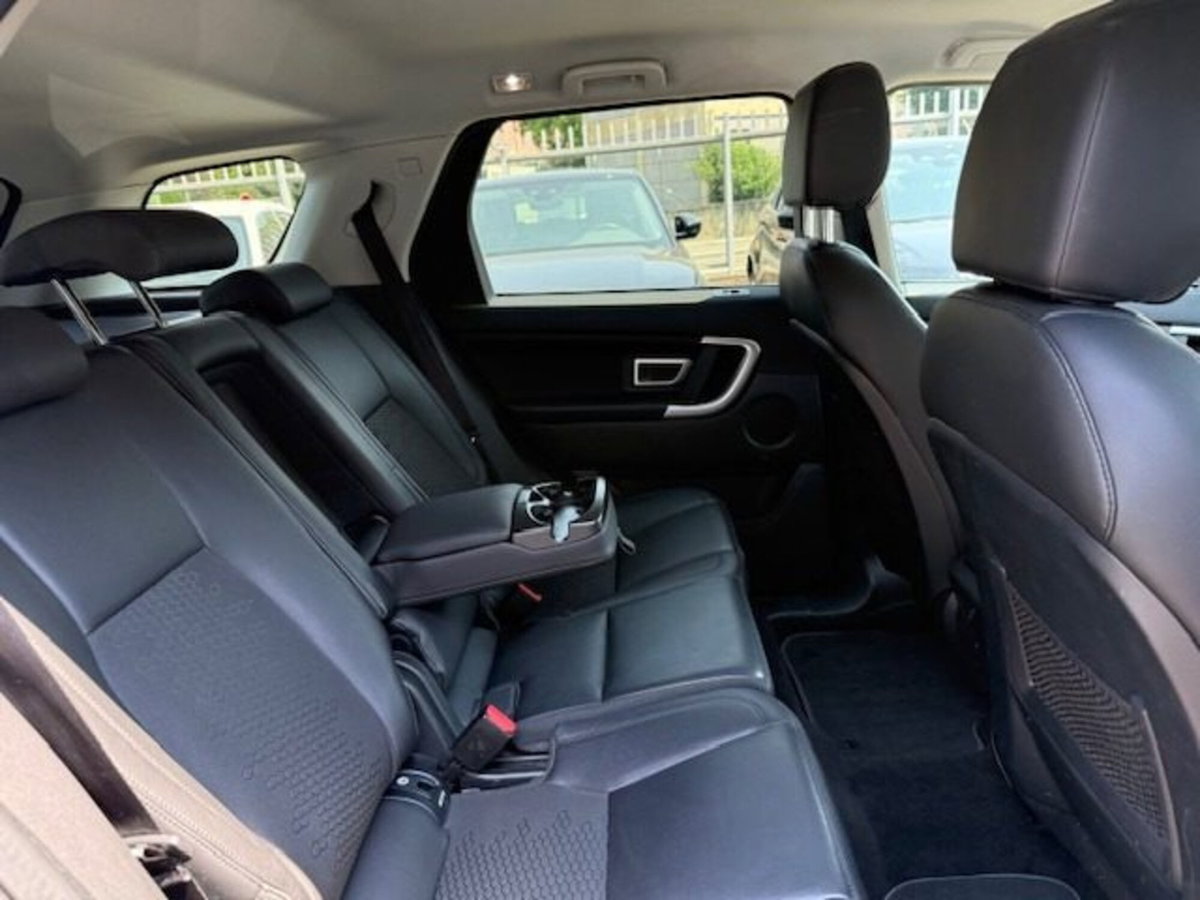 Land Rover Discovery Sport 2.0 TD4 150 CV Pure (9)