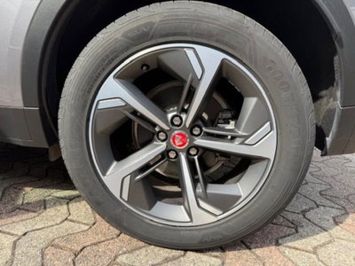 Jaguar E-Pace 2.0D I4 163 CV AWD Auto SE (13)