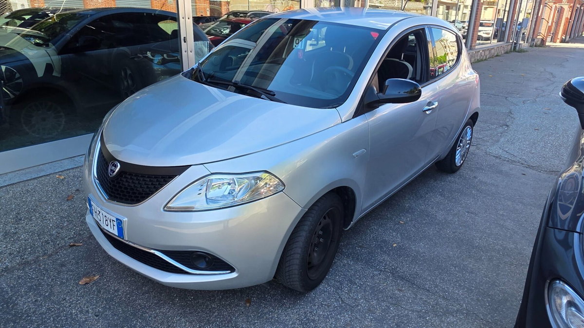 Lancia Ypsilon 1.3 MJT 16V 95 CV 5 porte S&S Silver
