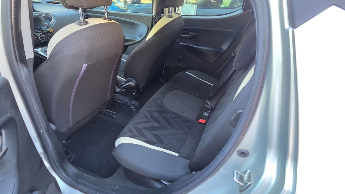 Lancia Ypsilon 1.3 MJT 16V 95 CV 5 porte S&S Silver (10)