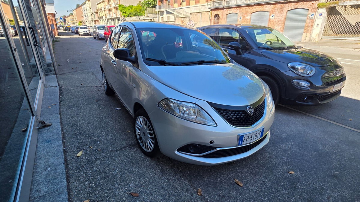 Lancia Ypsilon 1.3 MJT 16V 95 CV 5 porte S&S Silver (3)