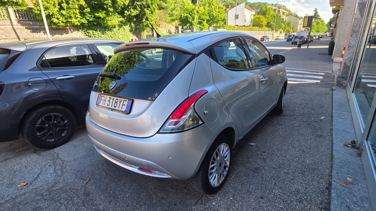 Lancia Ypsilon 1.3 MJT 16V 95 CV 5 porte S&S Silver (4)