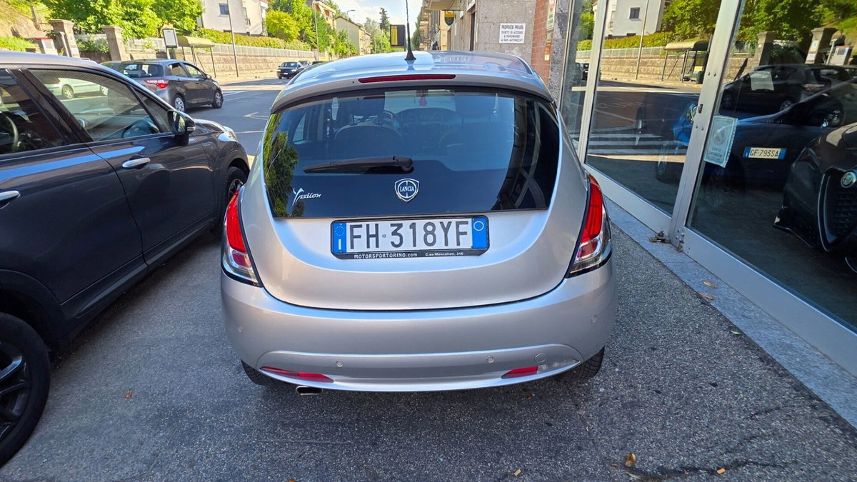 Lancia Ypsilon 1.3 MJT 16V 95 CV 5 porte S&S Silver (5)
