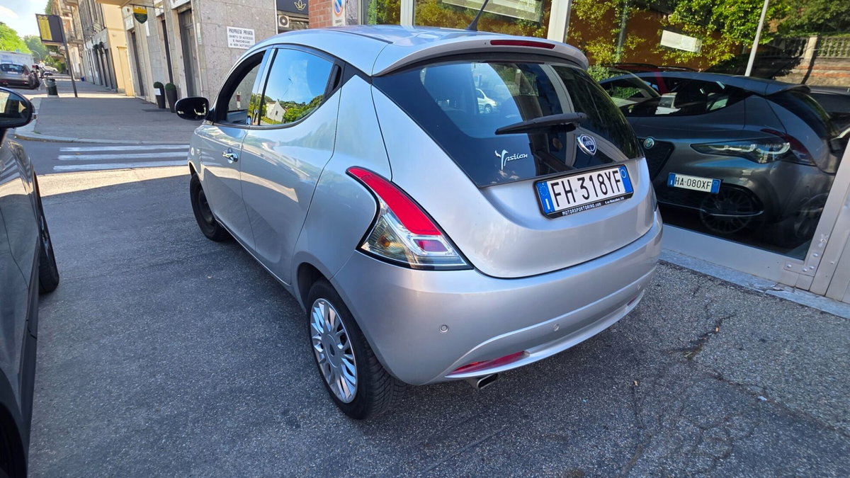 Lancia Ypsilon 1.3 MJT 16V 95 CV 5 porte S&S Silver (6)