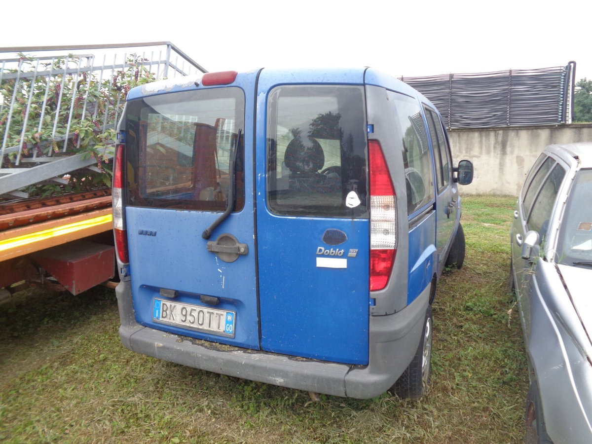 Opel Corsa 1.2i 16V cat 5 porte Club (10)