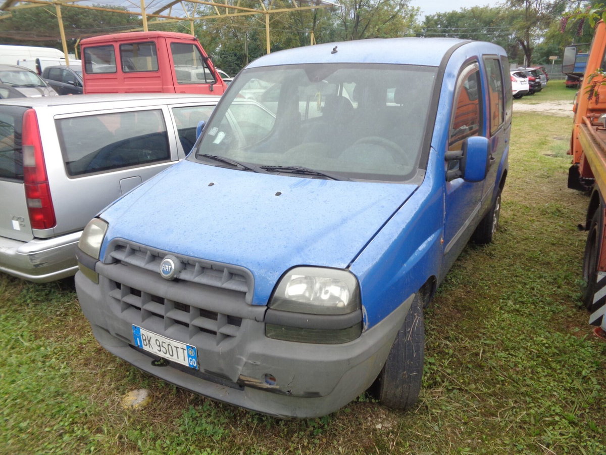 Opel Corsa 1.2i 16V cat 5 porte Club (11)