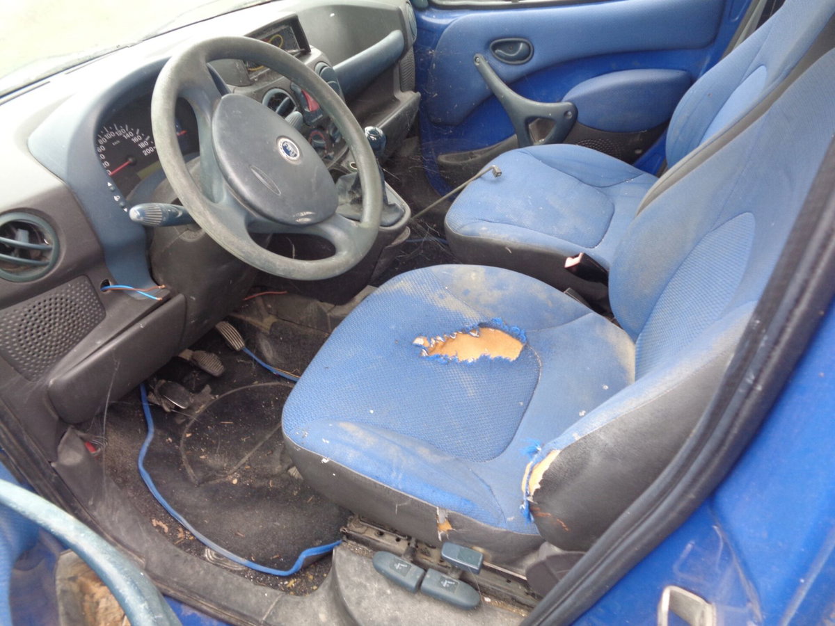 Opel Corsa 1.2i 16V cat 5 porte Club (12)