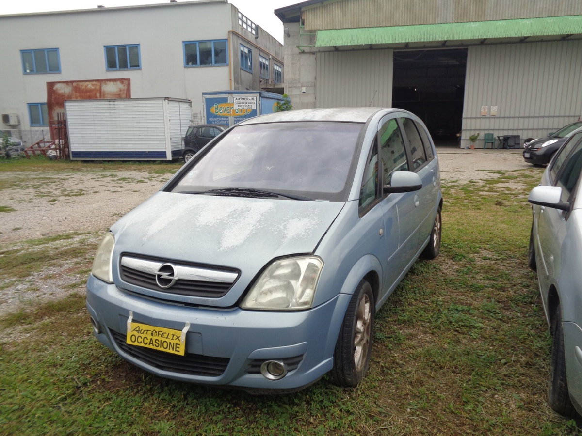 Opel Corsa 1.2i 16V cat 5 porte Club (17)