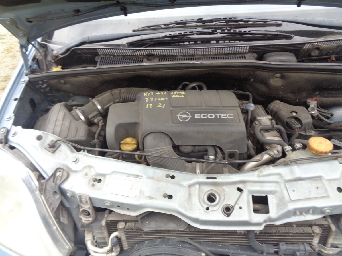 Opel Corsa 1.2i 16V cat 5 porte Club (18)