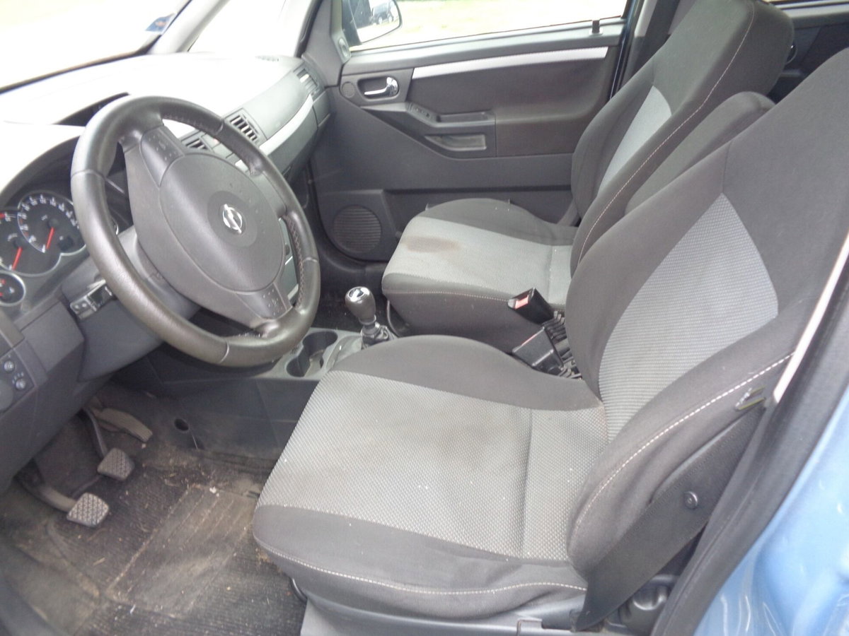 Opel Corsa 1.2i 16V cat 5 porte Club (19)